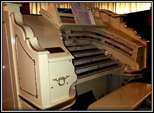 Granada Tooting Organ